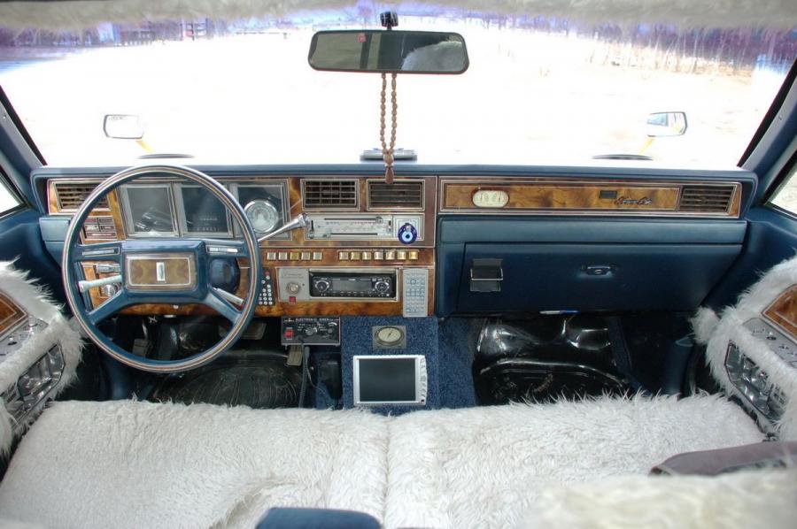  Lincoln Town Car 1981 года  (фото 13 из 20)